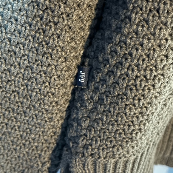 Gap Sweater - Picture 3 of 4